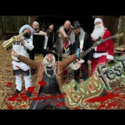 news_2023-12-19_TrollfesT-happy-little-boozer