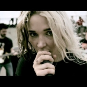 news_2025-04-11_Winona Fighter video You Look Like A Drunk Phoebe Bridgers