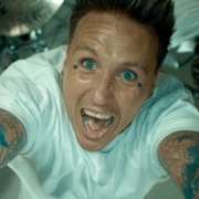 news_2025-08-15_Papa Roach video Braindead